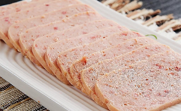 牛肉的去腥与肉末的剁制过程 肉酱的调味过程