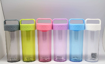 塑料水杯如何去除异味 塑料水杯怎么清洁污垢