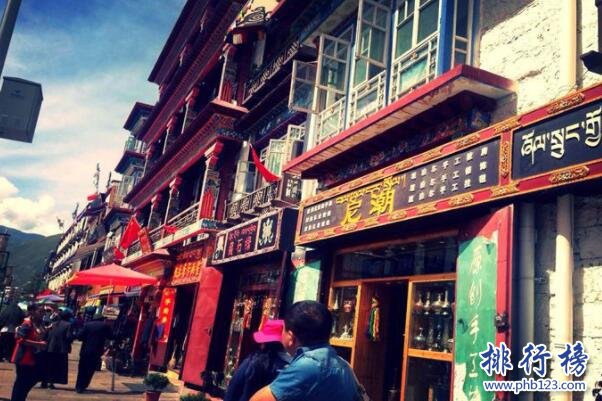 德吉路美食街上榜(人气很火爆) 西藏十大美食街排行榜