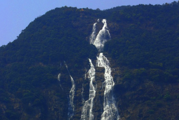 白水寨瀑布上榜(大陆落差最大) 中国十大最美叠瀑梯瀑